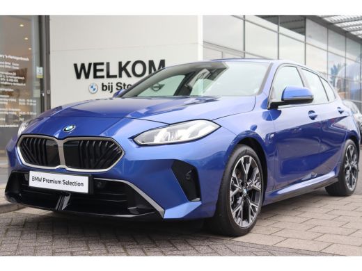 BMW 1 Serie 120 M Sport Automaat / Sportstoelen / Achteruitrijcamera / M Adaptief onderstel / Stoelverwarming ActivLease financial lease