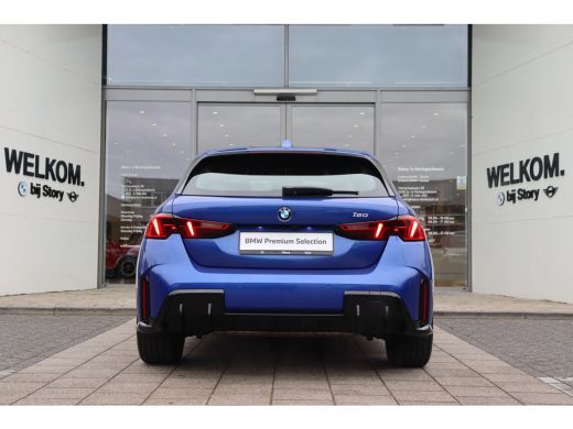 BMW 1 Serie 120 M Sport Automaat / Sportstoelen / Achteruitrijcamera / M Adaptief onderstel / Stoelverwarming ActivLease financial lease