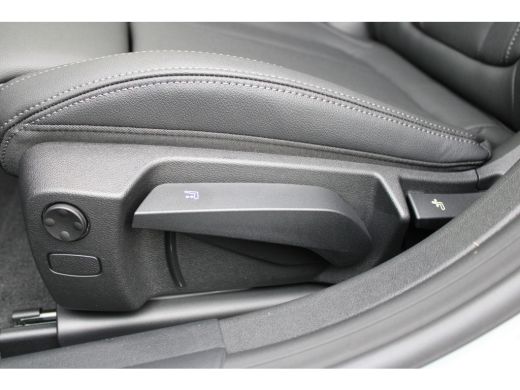 BMW i4 eDrive40 M Sport / Schuif-kanteldak / Achteruitrijcamera / Comfort Access / Adaptieve LED / Stoel... ActivLease financial lease