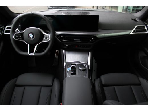 BMW i4 eDrive40 M Sport / Schuif-kanteldak / Achteruitrijcamera / Comfort Access / Adaptieve LED / Stoel... ActivLease financial lease