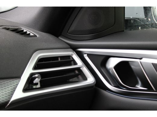 BMW i4 eDrive40 M Sport / Schuif-kanteldak / Achteruitrijcamera / Comfort Access / Adaptieve LED / Stoel... ActivLease financial lease