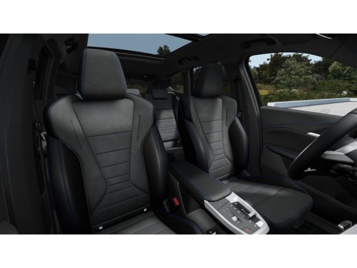 BMW iX1 eDrive20 High Executive M Sport / Panoramadak / Trekhaak / Sportstoelen / M Adaptief onderstel / ... ActivLease financial lease