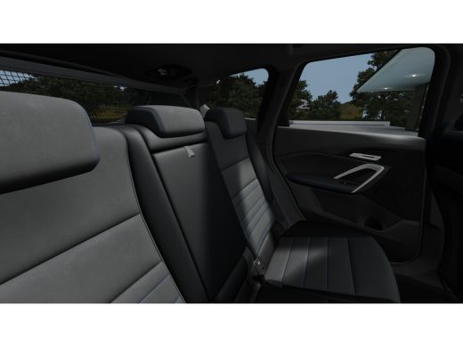 BMW iX1 eDrive20 High Executive M Sport / Panoramadak / Trekhaak / Sportstoelen / M Adaptief onderstel / ... ActivLease financial lease