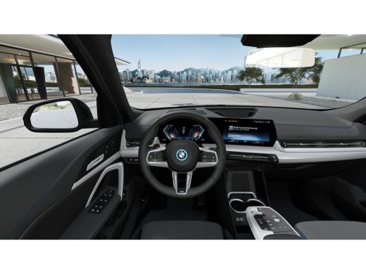 BMW iX1 eDrive20 High Executive M Sport / Panoramadak / Trekhaak / Sportstoelen / M Adaptief onderstel / ... ActivLease financial lease
