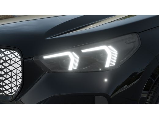 BMW iX1 eDrive20 High Executive M Sport / Panoramadak / Trekhaak / Sportstoelen / M Adaptief onderstel / ... ActivLease financial lease