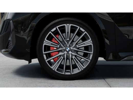 BMW iX1 eDrive20 High Executive M Sport / Panoramadak / Trekhaak / Sportstoelen / M Adaptief onderstel / ... ActivLease financial lease