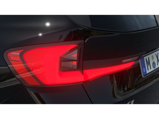 BMW iX1 eDrive20 High Executive M Sport / Panoramadak / Trekhaak / Sportstoelen / M Adaptief onderstel / ... ActivLease financial lease