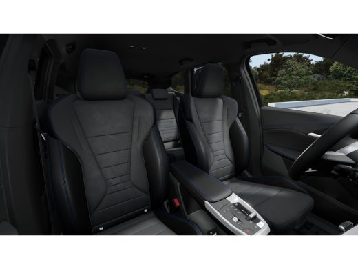 BMW iX1 eDrive20 M Sport / Sportstoelen / Achteruitrijcamera / M Adaptief onderstel / Comfort Access / Ad... ActivLease financial lease