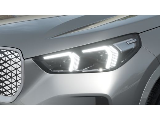 BMW iX1 eDrive20 M Sport / Sportstoelen / Achteruitrijcamera / M Adaptief onderstel / Comfort Access / Ad... ActivLease financial lease