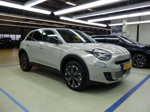 Fiat 600 1.2 Hybrid La Prima | Vol-Leder | Massage | Adaptive Cruise | Elektr. Achterklep | Stoelverwarmin... ActivLease financial lease