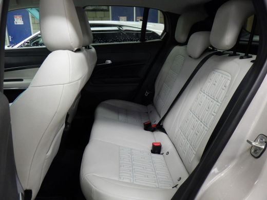 Fiat 600 1.2 Hybrid La Prima | Vol-Leder | Massage | Adaptive Cruise | Elektr. Achterklep | Stoelverwarmin... ActivLease financial lease