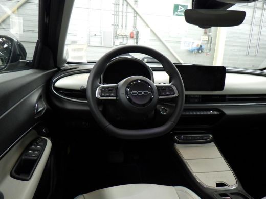 Fiat 600 1.2 Hybrid La Prima | Vol-Leder | Massage | Elektr. Stoelen | Adaptive Cruise | Elektr. Achterkle... ActivLease financial lease