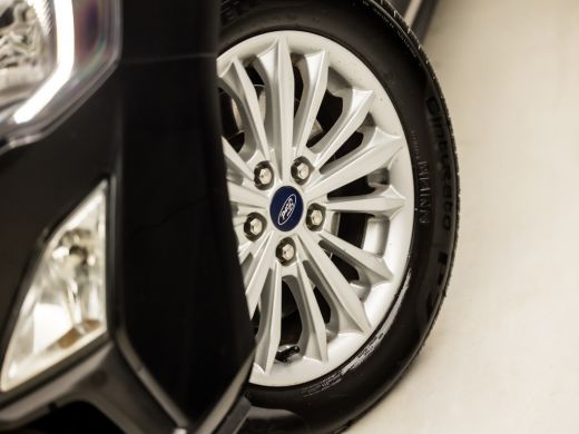 Ford Focus 1.0 EcoBoost Titanium Sport Automaat (APPLE CARPLAY, GROOT NAVI, CLIMATE, TREKHAAK, SPORTSTOELEN,... ActivLease financial lease