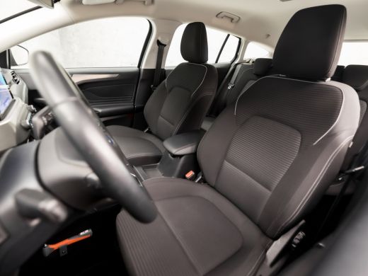 Ford Focus 1.0 EcoBoost Titanium Sport Automaat (APPLE CARPLAY, GROOT NAVI, CLIMATE, TREKHAAK, SPORTSTOELEN,... ActivLease financial lease