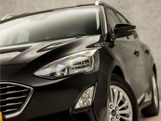 Ford Focus 1.0 EcoBoost Titanium Sport Automaat (APPLE CARPLAY, GROOT NAVI, CLIMATE, TREKHAAK, SPORTSTOELEN,... ActivLease financial lease