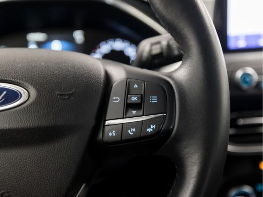 Ford Focus 1.0 EcoBoost Titanium Sport Automaat (APPLE CARPLAY, GROOT NAVI, CLIMATE, TREKHAAK, SPORTSTOELEN,... ActivLease financial lease