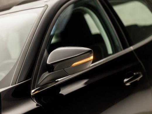 Ford Focus 1.0 EcoBoost Titanium Sport Automaat (APPLE CARPLAY, GROOT NAVI, CLIMATE, TREKHAAK, SPORTSTOELEN,... ActivLease financial lease