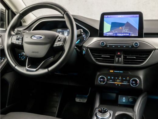 Ford Focus 1.0 EcoBoost Titanium Sport Automaat (APPLE CARPLAY, GROOT NAVI, CLIMATE, TREKHAAK, SPORTSTOELEN,... ActivLease financial lease