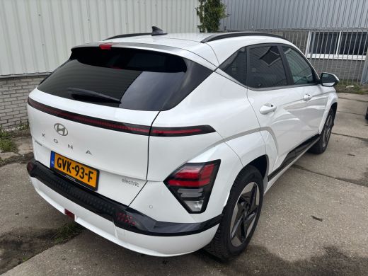 Hyundai Kona Comfort Smart 65.4 kWh | Achteruitrijcamera | Cruise control adaptief met Stop&Go en stuurhulp | ... ActivLease financial lease