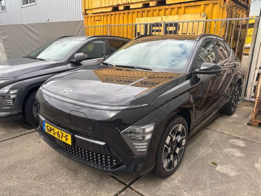 Hyundai Kona Comfort Smart 65.4 kWh | Cruise control adaptief met Stop&Go en stuurhulp | Dodehoekdetectie met ... Hyundai Kona Comfort Smart 65.4 kWh | Cruise control adaptief met Stop&Go en stuurhulp | Dodehoekdetectie met ...