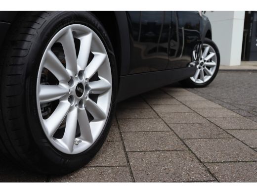 Mini Clubman Cooper Automaat / Achteruitrijcamera / Comfort Access / LED / Comfortstoelen / Stoelverwarming / ... ActivLease financial lease