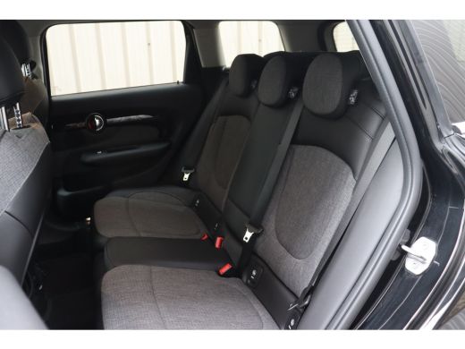 Mini Clubman Cooper Automaat / Achteruitrijcamera / Comfort Access / LED / Comfortstoelen / Stoelverwarming / ... ActivLease financial lease