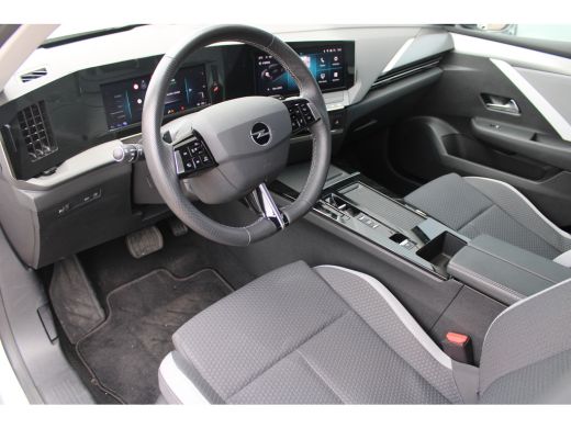 Opel Astra Sports Tourer 1.6 TURBO 180PK HYBRID AUTOMAAT | Achterbank in delen neerklapbaar | Airco | Airco ... ActivLease financial lease