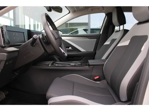 Opel Astra Sports Tourer 1.6 TURBO 180PK HYBRID AUTOMAAT | Achterbank in delen neerklapbaar | Airco | Airco ... ActivLease financial lease