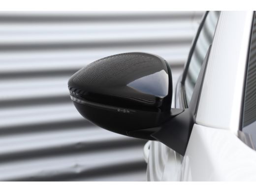 Opel Corsa 1.2 75PK 5-DRS ELEGANCE GS-LINE / NAVI / LEDER / CLIMA / LED / PDC / 17" LMV / UNIEK / CAMERA / P... ActivLease financial lease