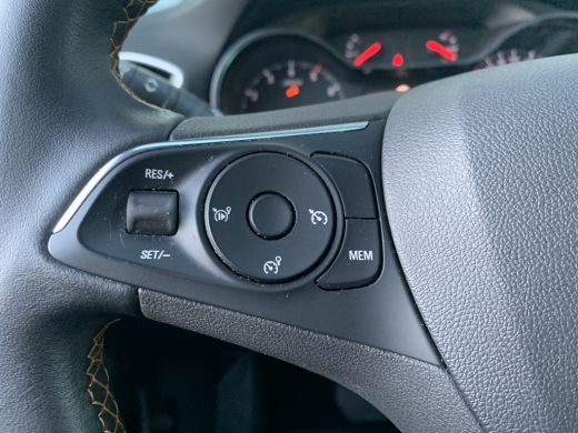 Opel Crossland X 1.2 Turbo Innovation Airco | AGR-Stoelen | Camera | Cruise Control | Keyless | LED | Navi | PDC V... ActivLease financial lease