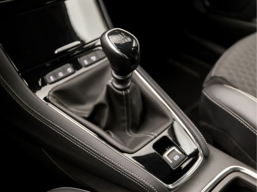 Opel Grandland X 1.2 Turbo Sport (APPLE CARPLAY, GROOT NAVI, LEDER, CLIMATE, CAMERA, LED KOPLAMPEN, SPORTSTOELEN, ... ActivLease financial lease