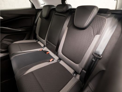 Opel Grandland X 1.2 Turbo Sport (APPLE CARPLAY, GROOT NAVI, LEDER, CLIMATE, CAMERA, LED KOPLAMPEN, SPORTSTOELEN, ... ActivLease financial lease