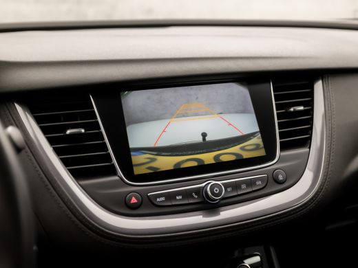 Opel Grandland X 1.2 Turbo Sport (APPLE CARPLAY, GROOT NAVI, LEDER, CLIMATE, CAMERA, LED KOPLAMPEN, SPORTSTOELEN, ... ActivLease financial lease