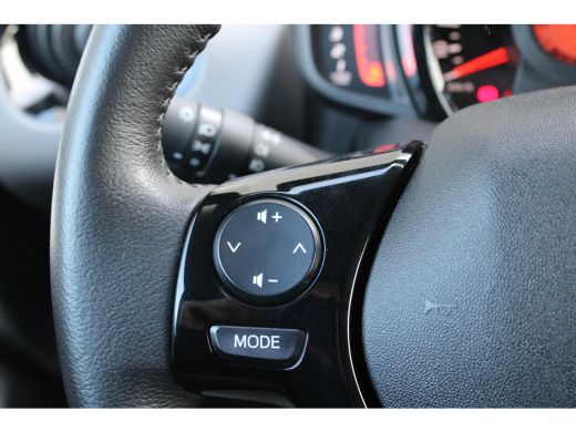 Peugeot 108 1.0 e-VTi Allure | Navi by app | Camera | Climate control | All season | 51.000km | LED | Mistlam... ActivLease financial lease