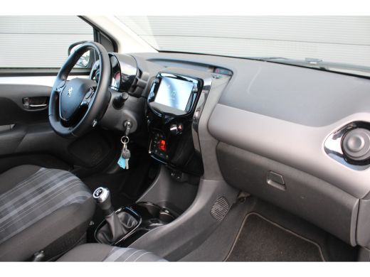 Peugeot 108 1.0 e-VTi Allure | Navi by app | Camera | Climate control | All season | 51.000km | LED | Mistlam... ActivLease financial lease