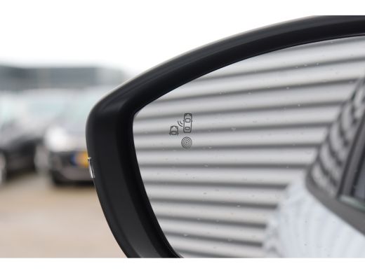 Peugeot 2008 1.2 PURETECH 130PK ALLURE PACK AUTOMAAT / NAVI / LEDER / CLIMA / LED / PDC / 17" LMV / CAMERA / W... ActivLease financial lease