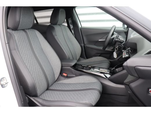 Peugeot 2008 1.2 PURETECH 130PK ALLURE PACK AUTOMAAT / NAVI / LEDER / CLIMA / LED / PDC / 17" LMV / CAMERA / W... ActivLease financial lease