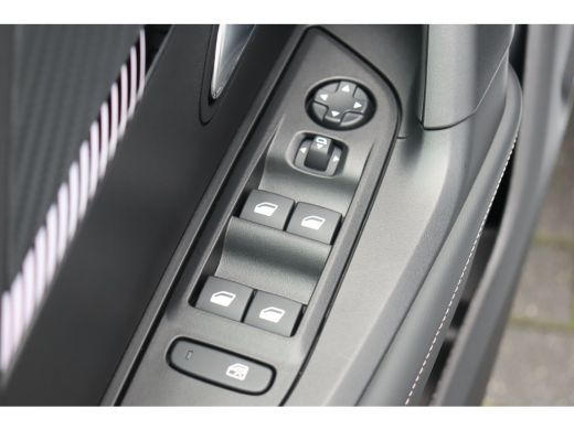 Peugeot 2008 1.2 PURETECH 130PK ALLURE PACK AUTOMAAT / NAVI / LEDER / CLIMA / LED / PDC / 17" LMV / CAMERA / W... ActivLease financial lease