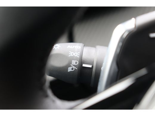 Peugeot 2008 1.2 PURETECH 130PK ALLURE PACK AUTOMAAT / NAVI / LEDER / CLIMA / LED / PDC / 17" LMV / CAMERA / W... ActivLease financial lease