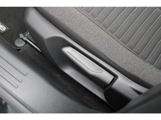 Peugeot 2008 1.2 PureTech Active | Navigatie | Apple carplay | Parkeersensoren | Cruise control | 43.000km | ActivLease financial lease