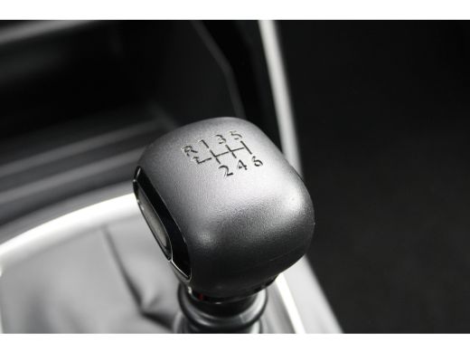 Peugeot 2008 1.2 PureTech Active | Navigatie | Apple carplay | Parkeersensoren | Cruise control | 43.000km | ActivLease financial lease