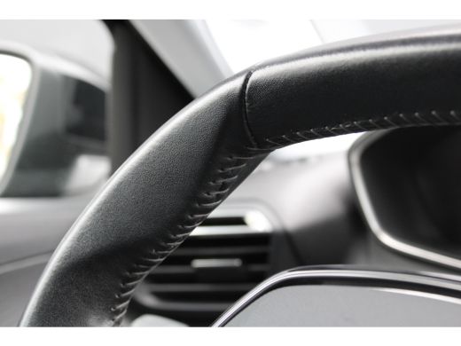 Peugeot 2008 1.2 PureTech Active | Navigatie | Apple carplay | Parkeersensoren | Cruise control | 43.000km | ActivLease financial lease