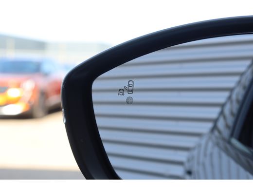 Peugeot 208 1.2 PURETECH 100PK GT PACK / NAVI / LEDER / CLIMA / PDC / 17" LMV / CAMERA / KEYLESS / ADAPT. CRU... ActivLease financial lease