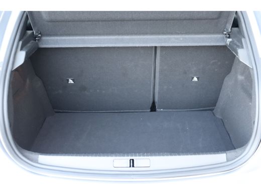 Peugeot 208 1.2 PURETECH 100PK GT PACK / NAVI / LEDER / CLIMA / PDC / 17" LMV / CAMERA / KEYLESS / ADAPT. CRU... ActivLease financial lease