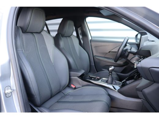 Peugeot 208 1.2 PURETECH 100PK GT PACK / NAVI / LEDER / CLIMA / PDC / 17" LMV / CAMERA / KEYLESS / ADAPT. CRU... ActivLease financial lease