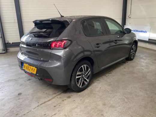 Peugeot 208 1.2 PureTech Allure Pack Airco | Camera | Cruise Control | DAB | LED | LMV 16" | Navi | PDC Achter | ActivLease financial lease