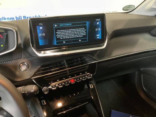 Peugeot 208 1.2 PureTech Allure Pack Airco | Camera | Cruise Control | DAB | LED | LMV 16" | Navi | PDC Achter | ActivLease financial lease