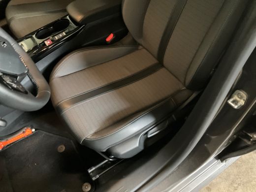 Peugeot 208 1.2 PureTech Allure Pack Airco | Camera | Cruise Control | DAB | LED | LMV 16" | Navi | PDC Achter | ActivLease financial lease