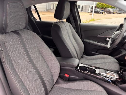 Peugeot 208 Hybrid 100 PK e-DCS6 Allure | Automaat | Navigatie | Stoelverwarming | Camera | Apple Carplay / A... ActivLease financial lease