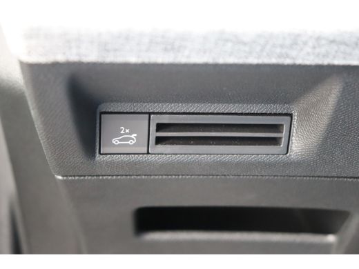 Peugeot 3008 1.2 HYBRID 145PK GT AUTOMAAT / NAVI / LEDER / CLIMA / LED / PDC / 19" LMV / CAMERA / WINTERPAKKET... ActivLease financial lease